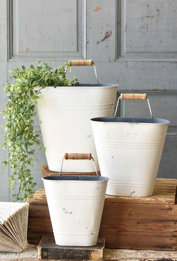 White Wall Bucket